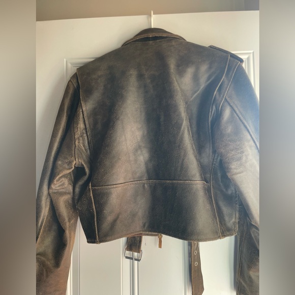 Unisex, distressed, brown leather jacket. Minimal wear. - Picture 4 of 8
